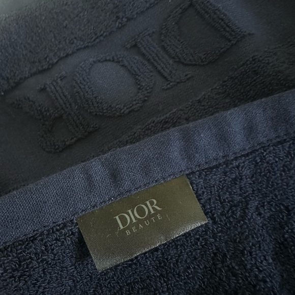 NWT Dior Towel, Skincare, & Sauvage Fragrance Bundle - Picture 11 of 13